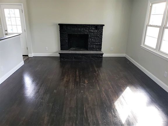 Living Rm w/Stone Fireplace
