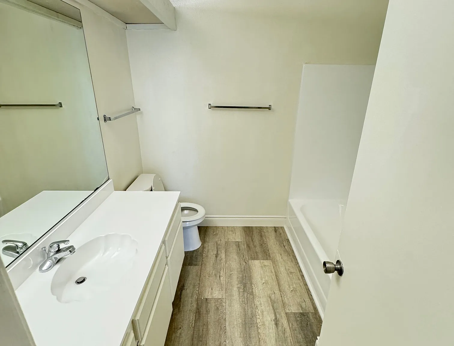 1 bed, 980 sqft, $2,450 — Photo 4