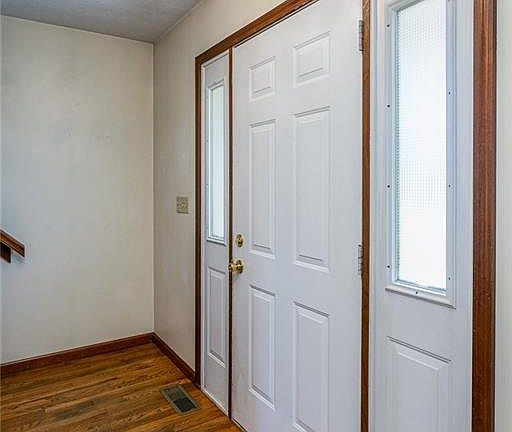 2nd image of 2870 Red Oak Cir