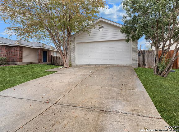 2nd image of 5012 Crestwood Hill Dr