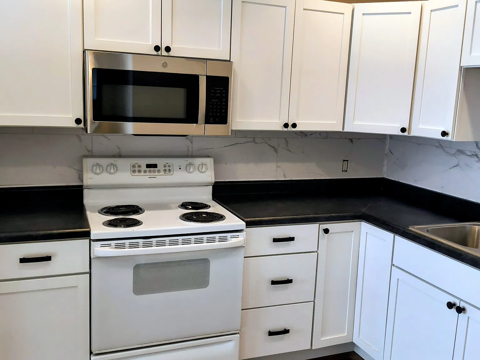 1125 N Stark St — Photo 3