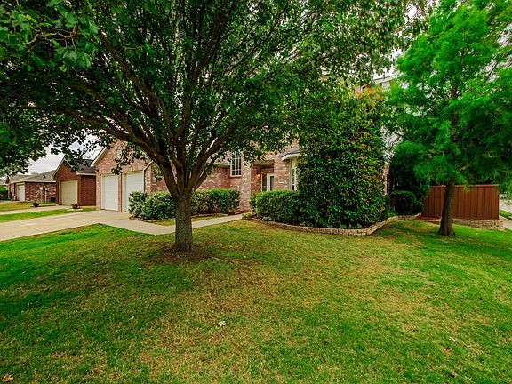 3rd image of 2040 Lake Pointe Dr