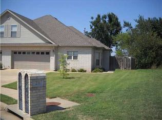 28 E Cydnee St, Fayetteville, AR 72703