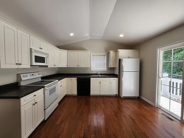 916 Bill Smith Rd — Photo 3