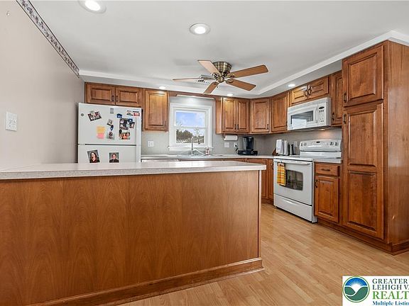 5th image of 1800 Minesite Rd