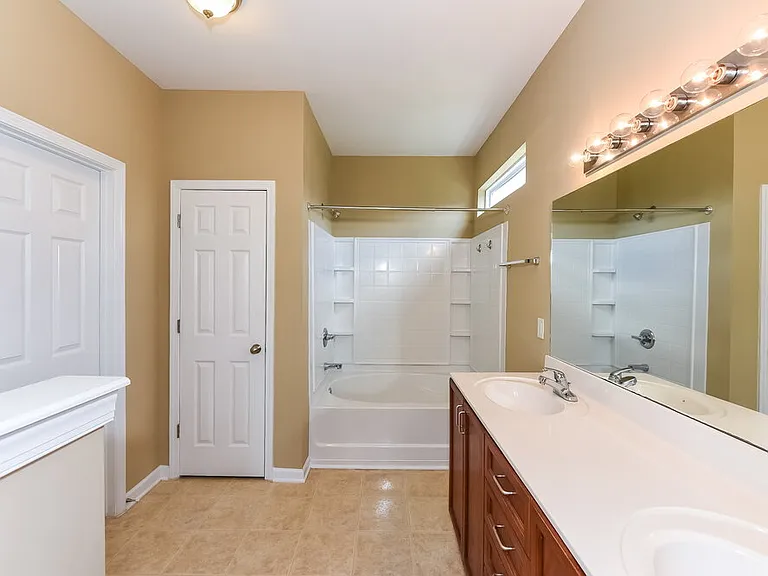 8872 Cressent Glen Ct — Photo 10