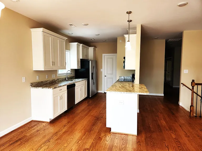 605 Commonwealth Dr — Photo 3
