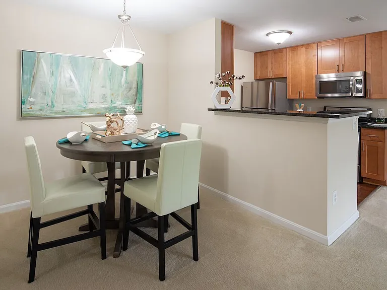 Elms Kingstowne — Photo 16