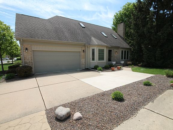 5th image of 54833 Cambridge Dr
