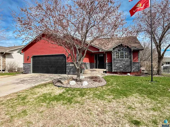 904 E Maywood St, Brandon, SD 57005