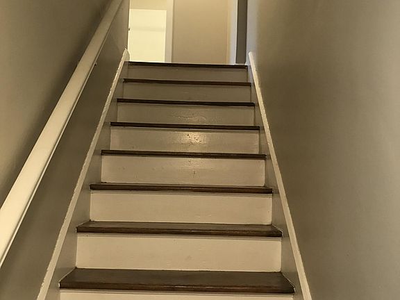 3rd image of 2960 W 21st St