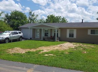 8 Edgewood Ln, Fenton, MO 63026