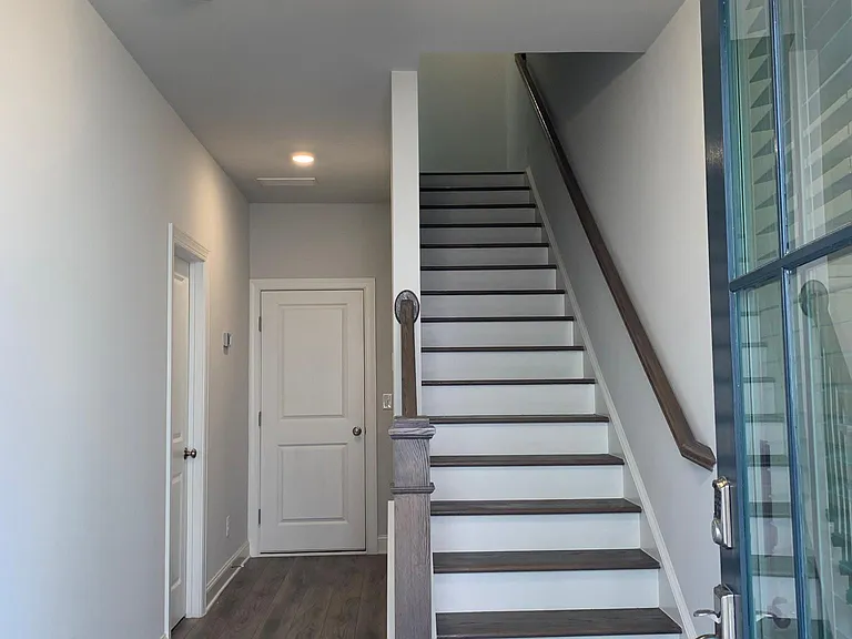 5025 Daisy Dr — Photo 2