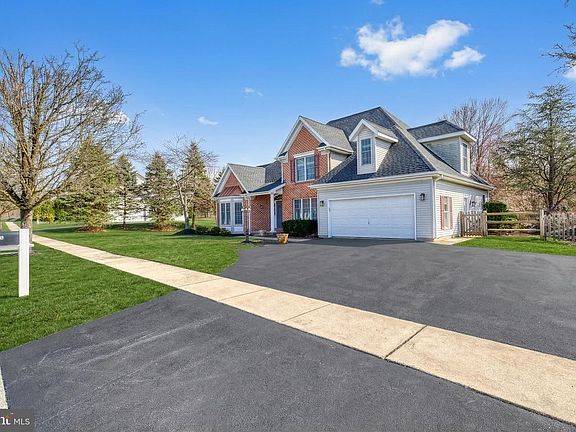 3rd image of 26 Nye Rd