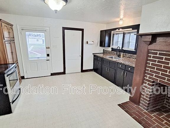 2nd image of 104 W King St Unit 1