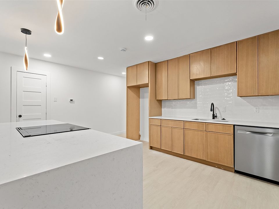 1st image of 110 Hackberry St