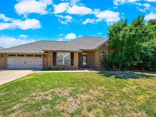 3601 NE Fieldcrest Dr, Lawton, OK 73507
