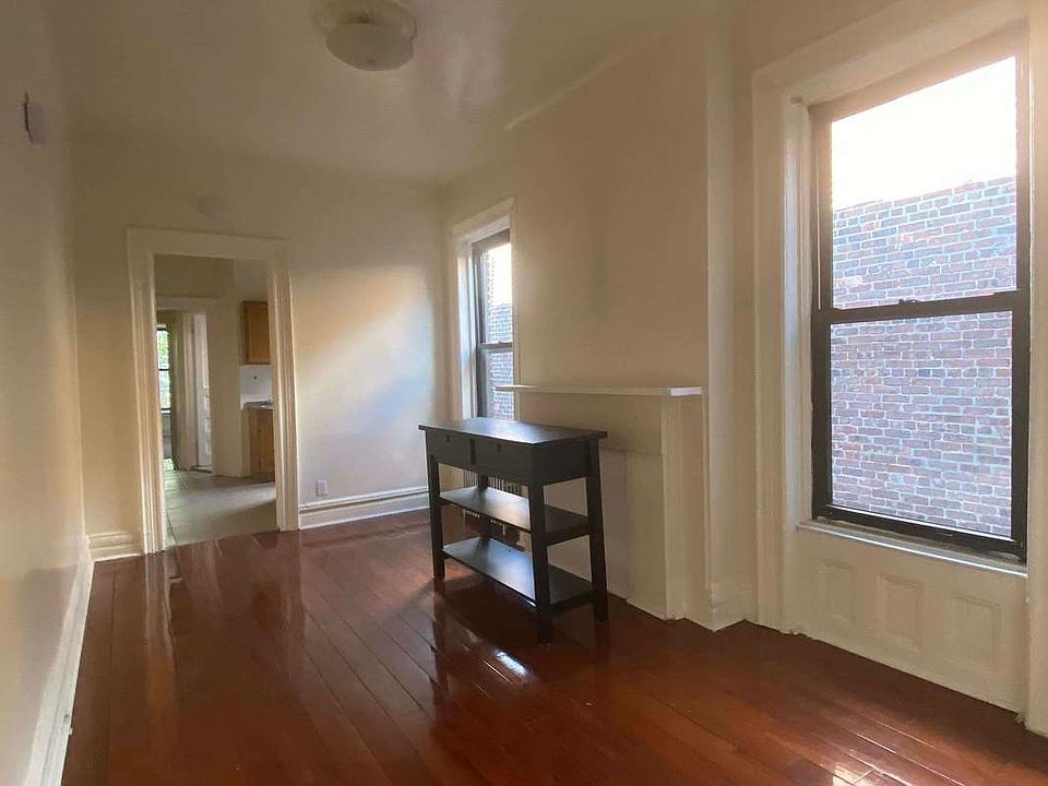 1st image of 433 Lincoln Pl APT 3L