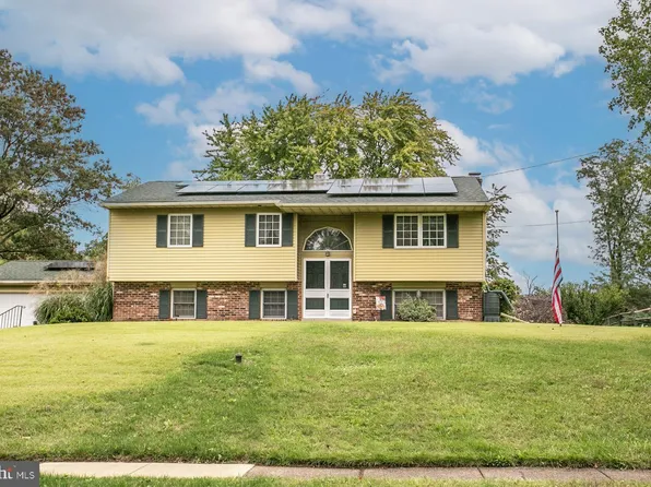447 Alexandra Dr, Norristown, PA 19403