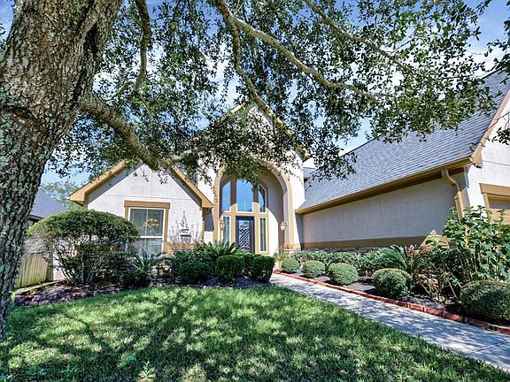 2nd image of 1612 Garden Lakes Dr