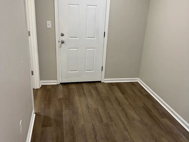 1028 Tucker Ave #C — Photo 3