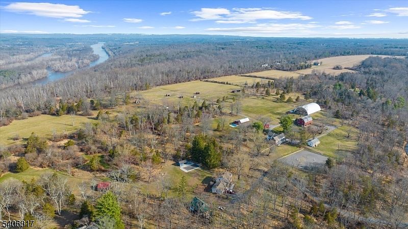 1st image of 152 Warsaw Rd