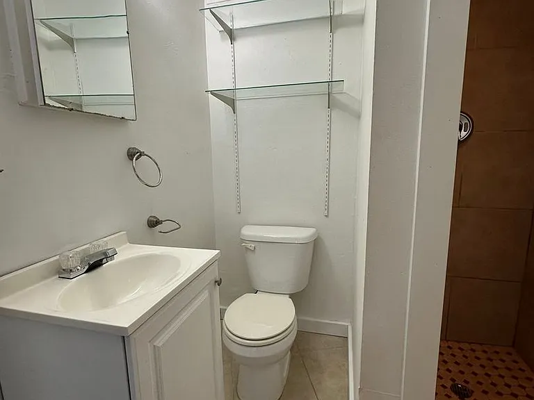 226 N Main St — Photo 6