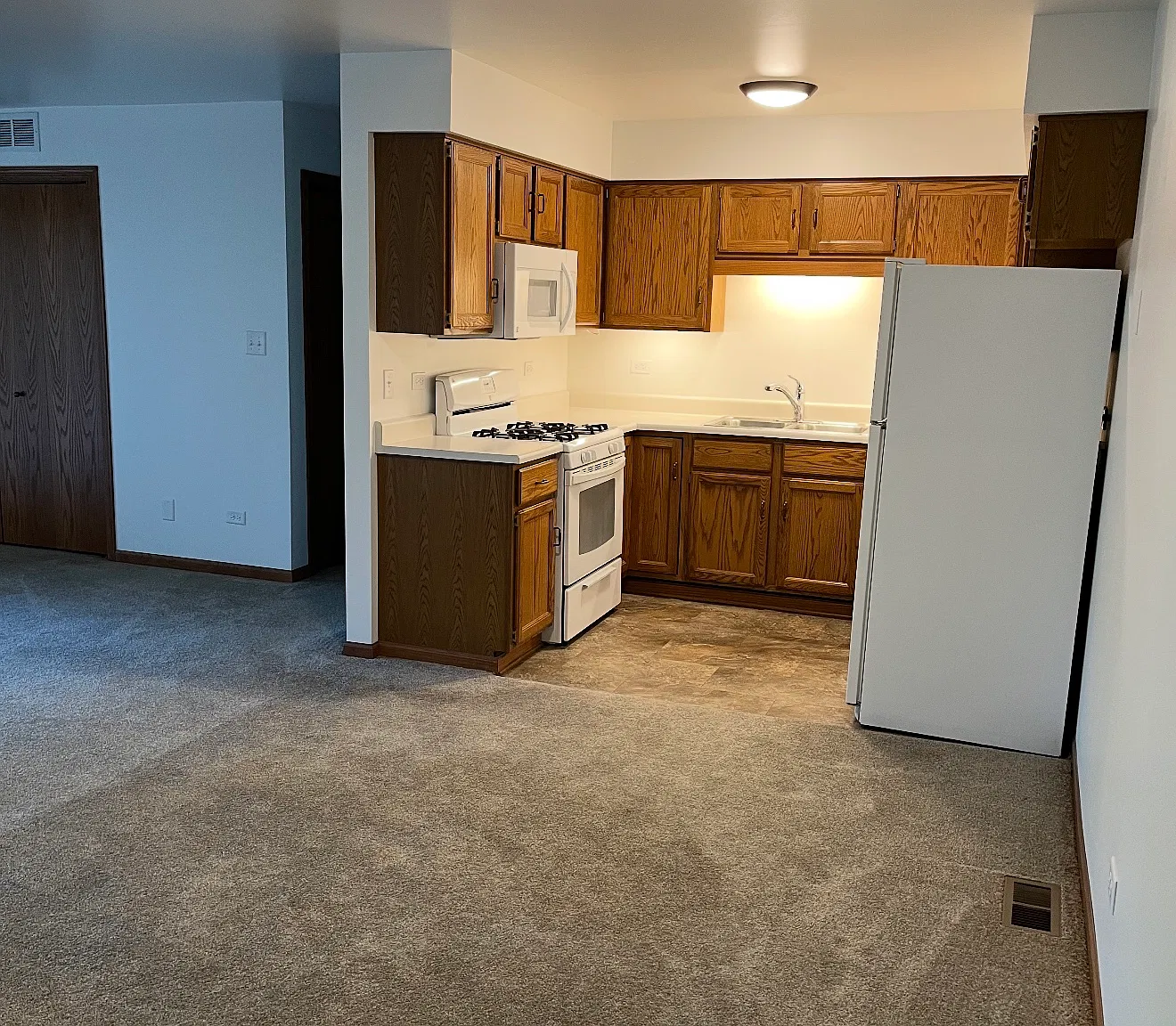 2 bed, 950 sqft, $1,200 — Photo 2
