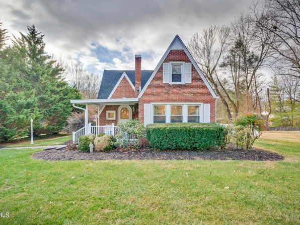 352 Sandalwood Dr, Bristol, VA 24201