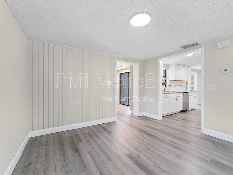 6121 N Falkenburg Rd — Photo 16