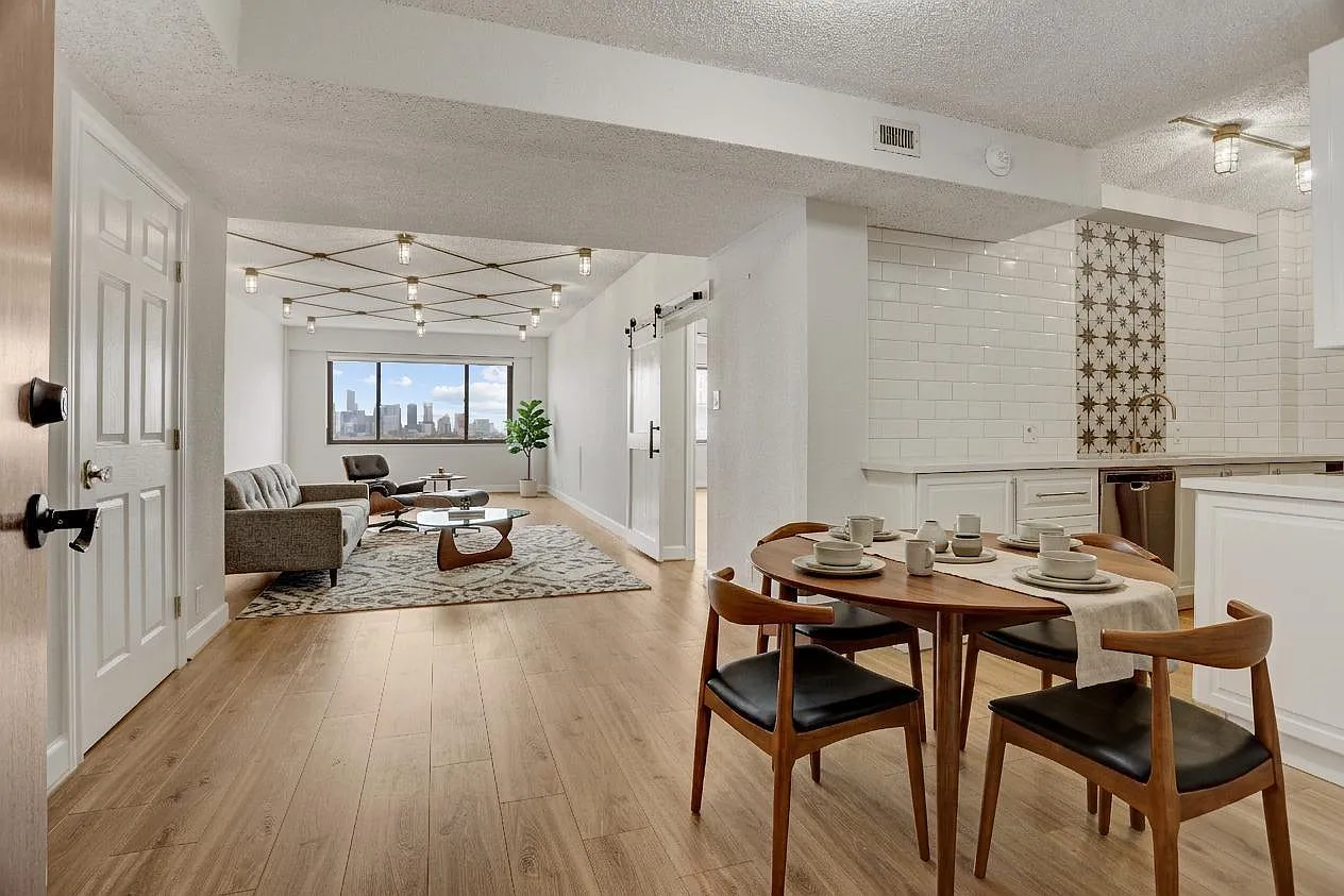 1 bed, 933 sqft, $2,200 — Photo 2