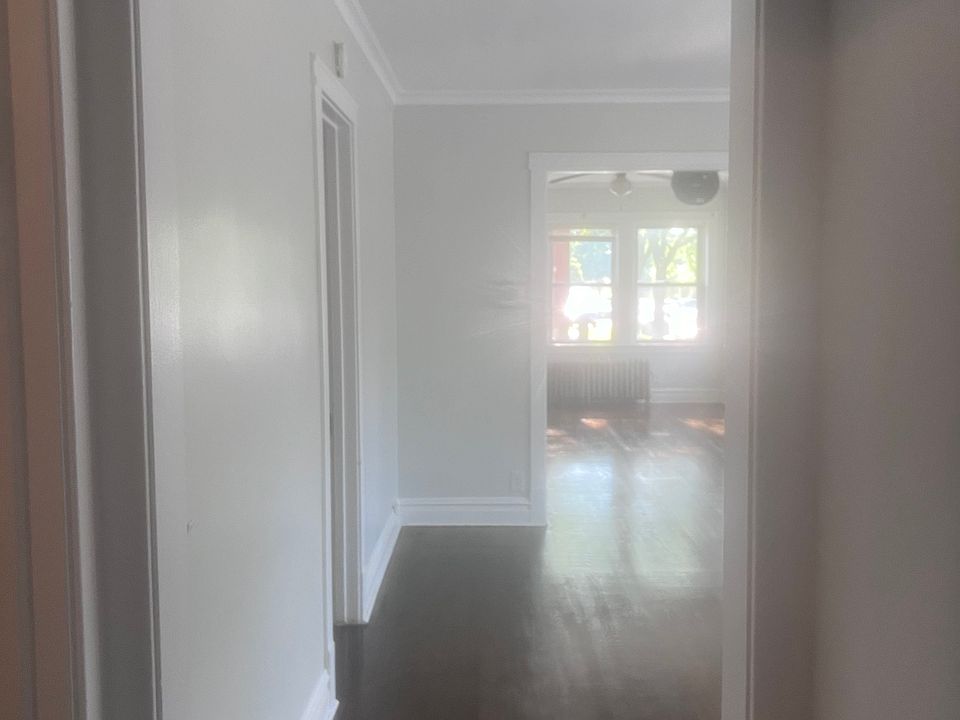 Entry way/dining area