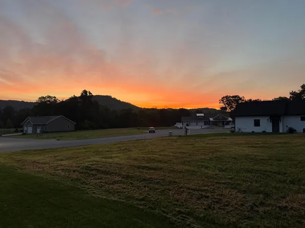 432 Backstretch Ct, La Crescent, MN 55947