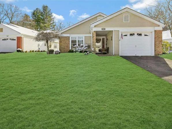 9 Picardy Court #9, Ridge, NY 11961