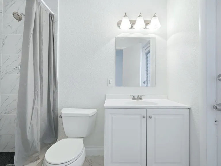 321 E Chaminade Dr — Photo 32