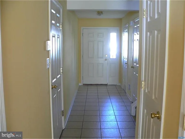 523 Red Bud Ct — Photo 2