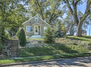 7087 Wirt St, Omaha, NE 68104