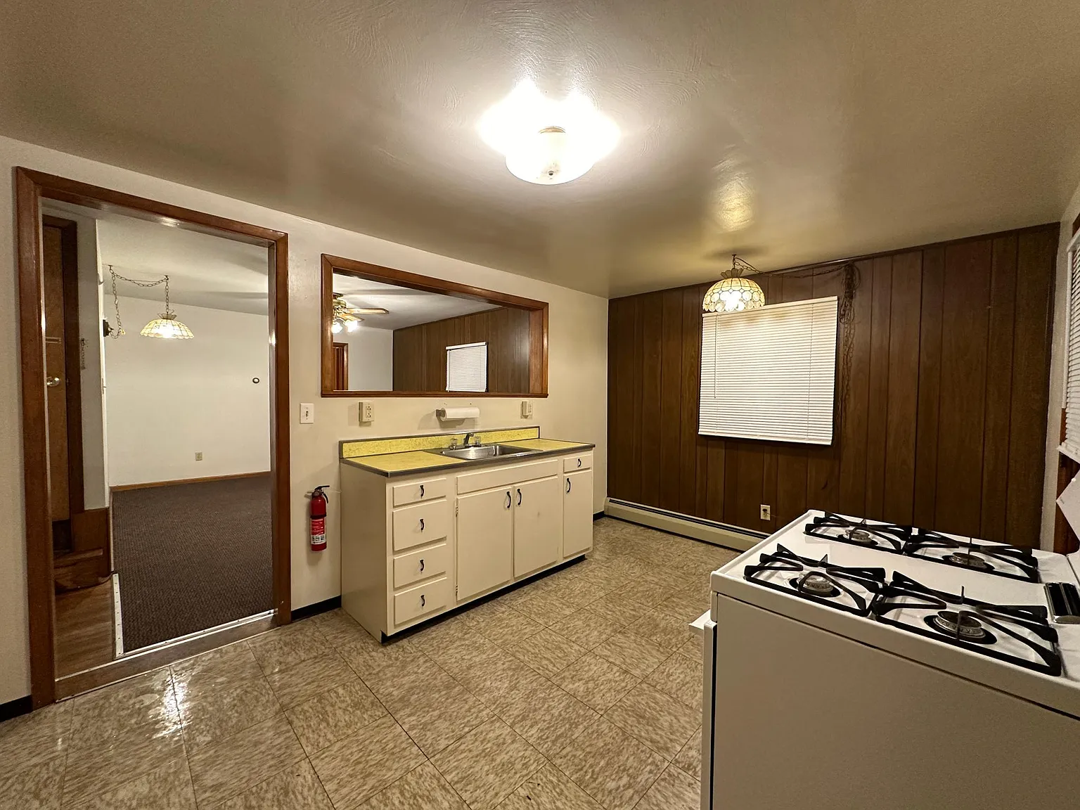 2 bed, 450 sqft, $795 — Photo 2