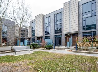 19 Valhalla Inn Rd #TOWNHOUSE 31, Toronto, ON M9B0B3