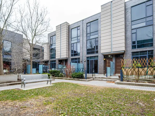 19 Valhalla Inn Rd #Townhouse 31, Toronto, ON M9B 0B3