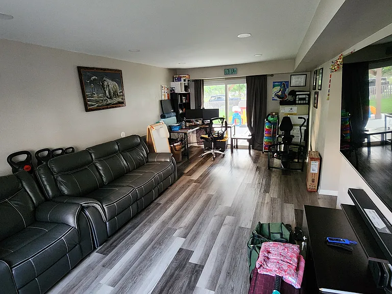 302 Barton Ct — Photo 18