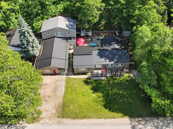 7710 Clayton St, Lambton Shores, ON N0M 2L0