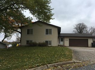 1050 Robert Pl SW, Owatonna, MN 55060