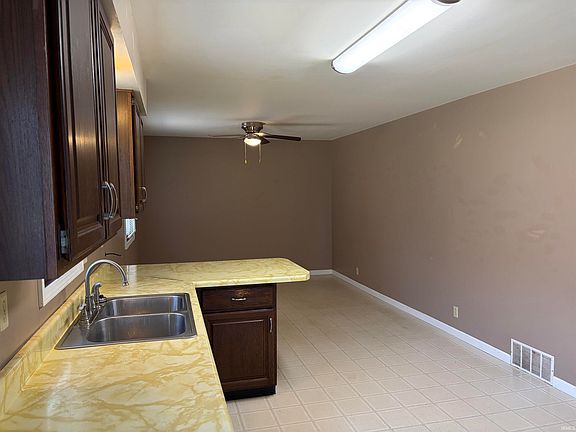 5th image of 3430 W County Line Rd