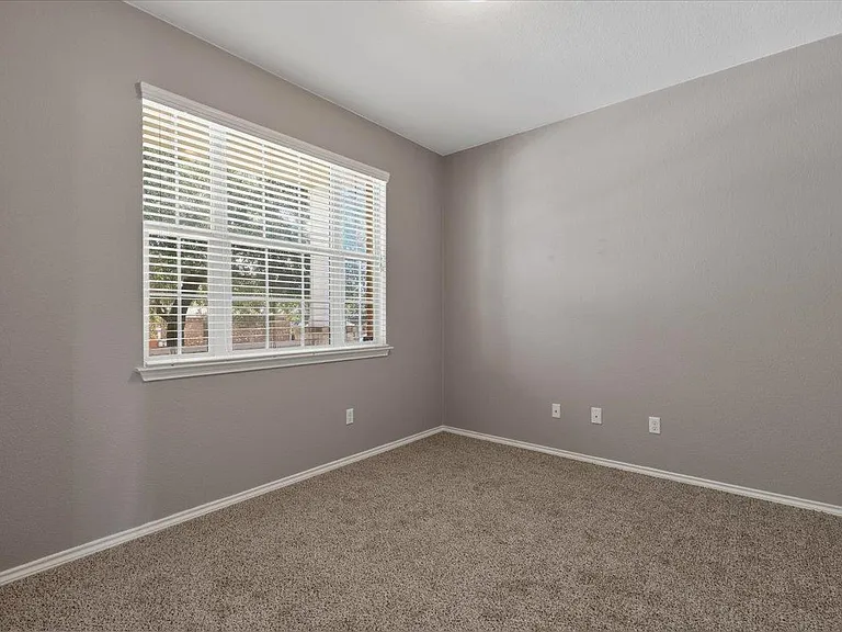 108 Quarry Ln — Photo 5