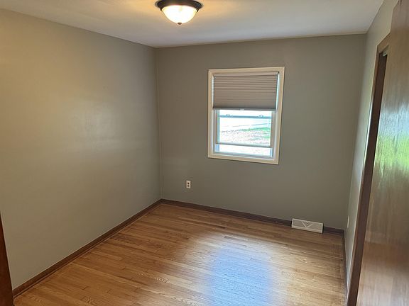 3rd image of 640 Fendale Ct SE