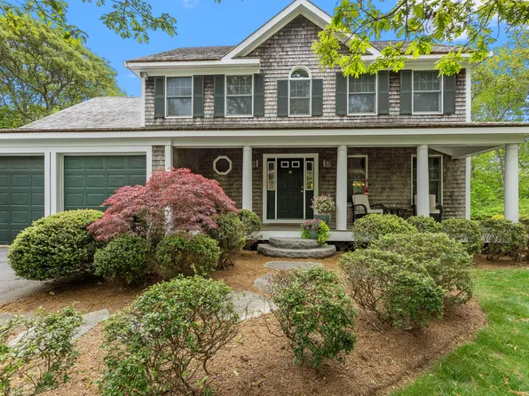 5 Bayes Hill Circle, Oak Bluffs, MA 02557