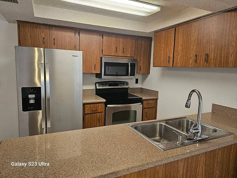 2065 Whitney Dr — Photo 6