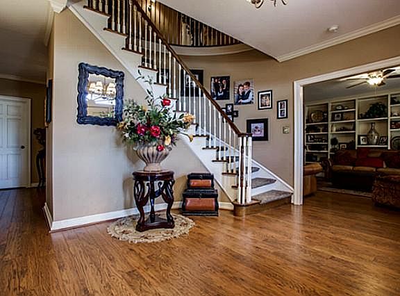 5th image of 1001 W Westhill Dr