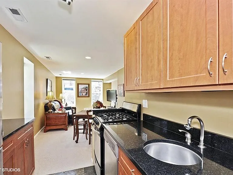1938 W Dickens Ave #G — Photo 6